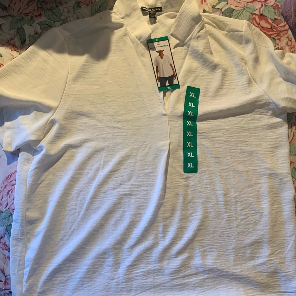 Hilary Radley Women’s White Short Sleeve Top a size LargeX-Larfe